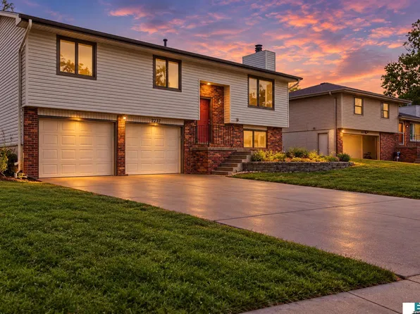 7231 Greenwood Ct, Lincoln, NE 68507