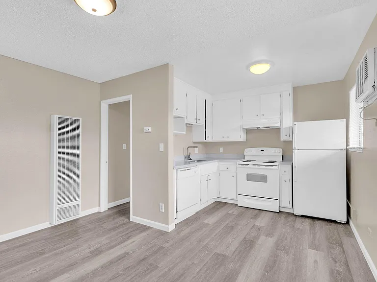 Ethan Apartments — Photo 24
