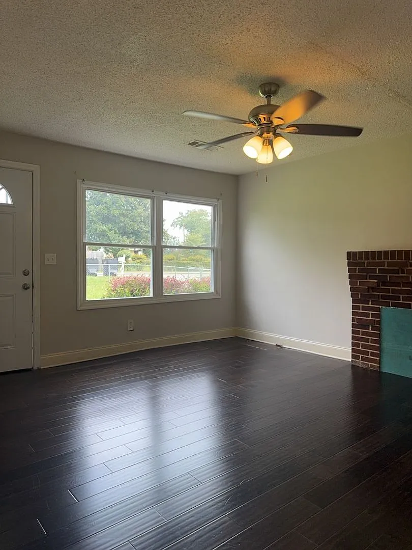 3 bedroom 1 bathroom Home in Augusta, GA — Photo 4