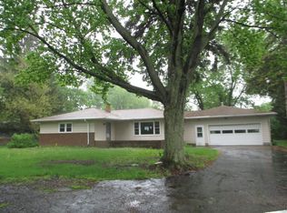4 Bullseye Lake Rd, Valparaiso, IN 46383