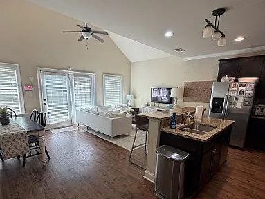 5 bed, 5.5 bath, 2060 sqft, $4,500 — Photo 3
