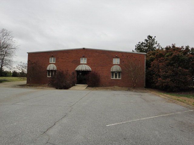 2nd image of 1801 Bypass 72 NE