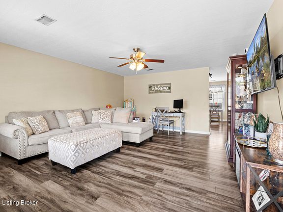 4th image of 309 Meadowcrest Dr