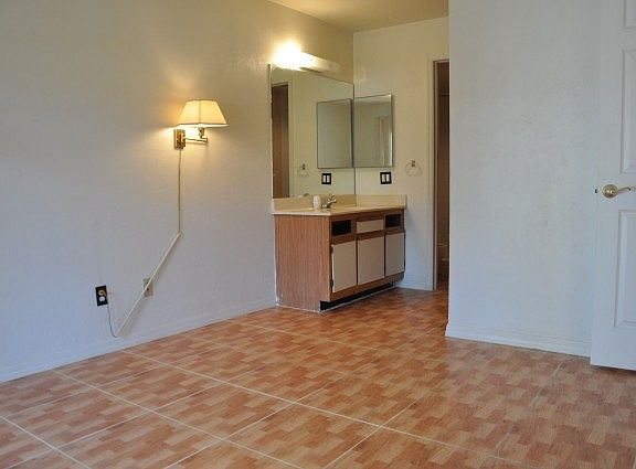 5th image of 840 Elkhorn Ct Unit 112