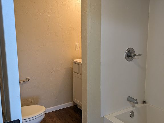 2nd image of 1201 Wells St #F