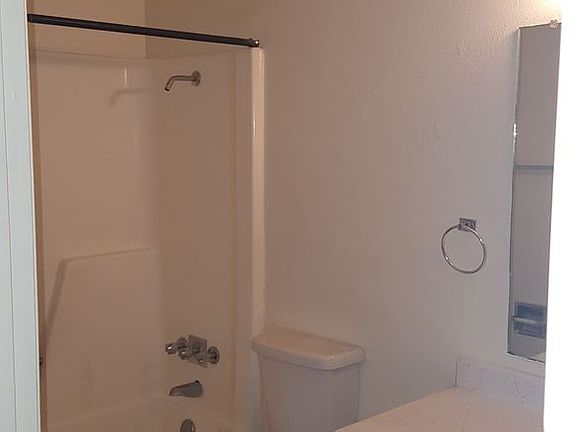 5th image of 7505 Pennsylvania Ln NE APT A