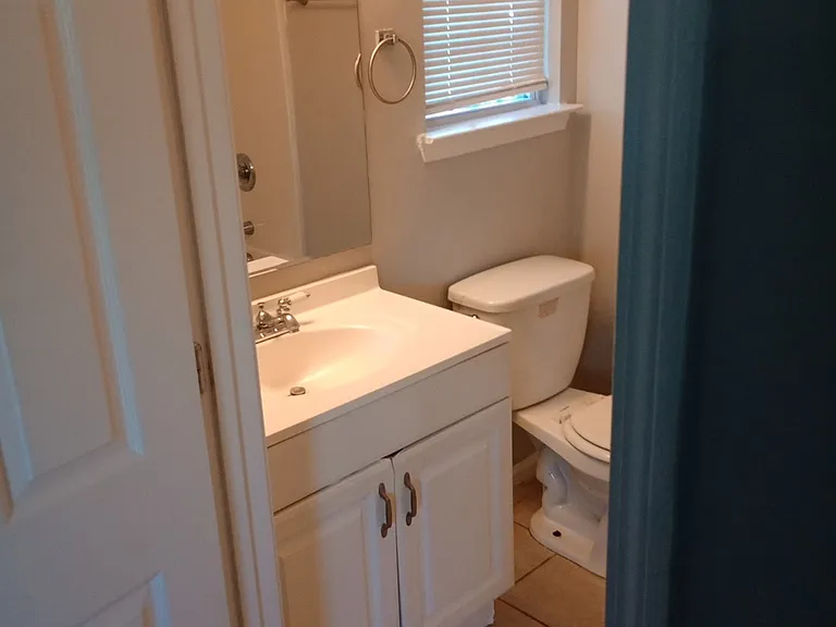 2804 Batavia St — Photo 9