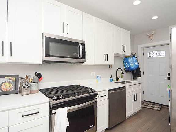 4th image of 3245 N Damen Ave #1