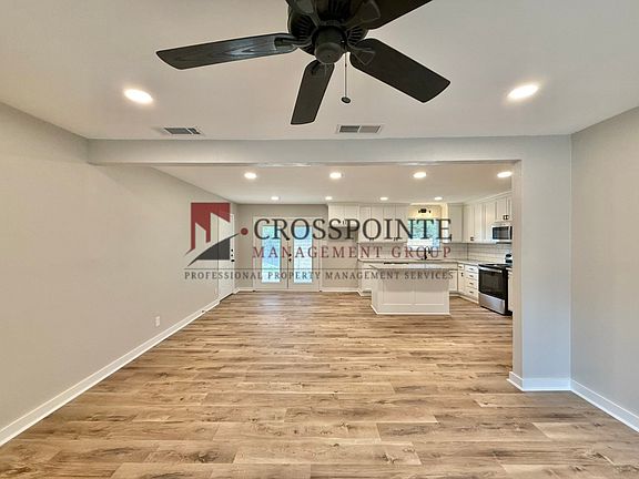 5th image of 2320 Sarasota Dr