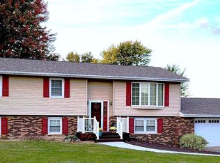 205 Sunshine Dr, Rio, IL 61472