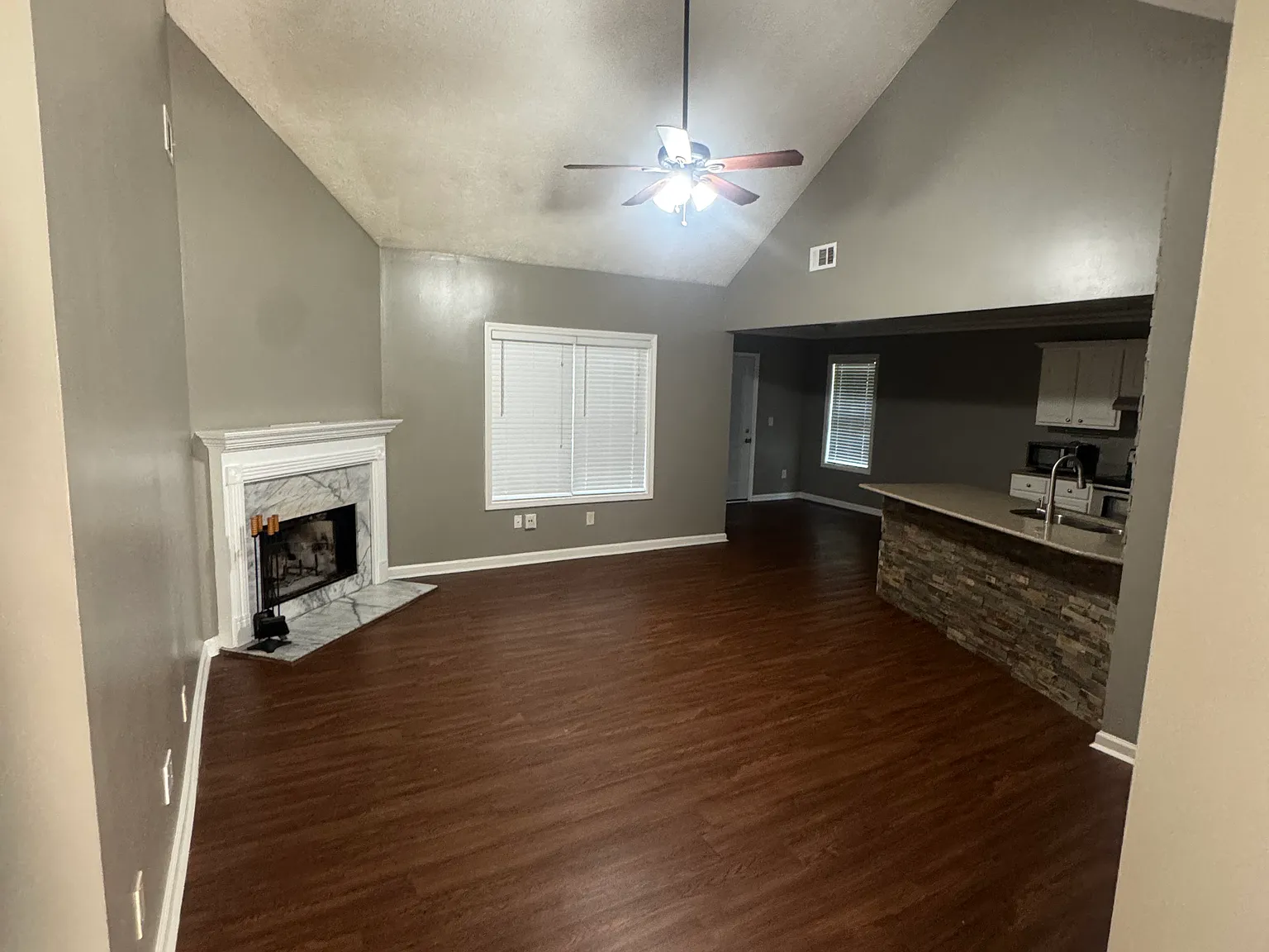 3 bed, 1274 sqft, $2,000 — Photo 2