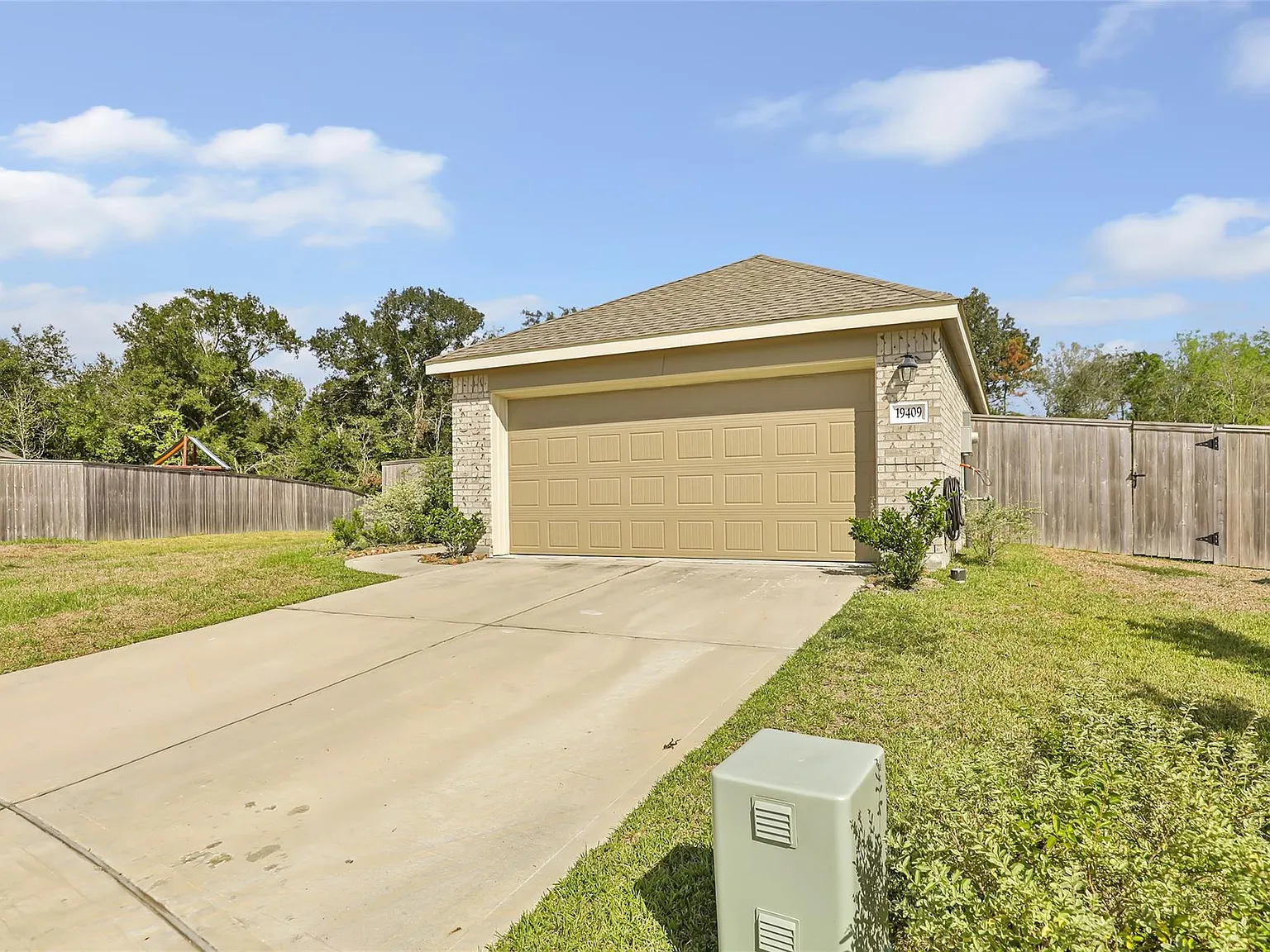 3 bed, 2.0 bath, 1515 sqft, $2,000 — Photo 3