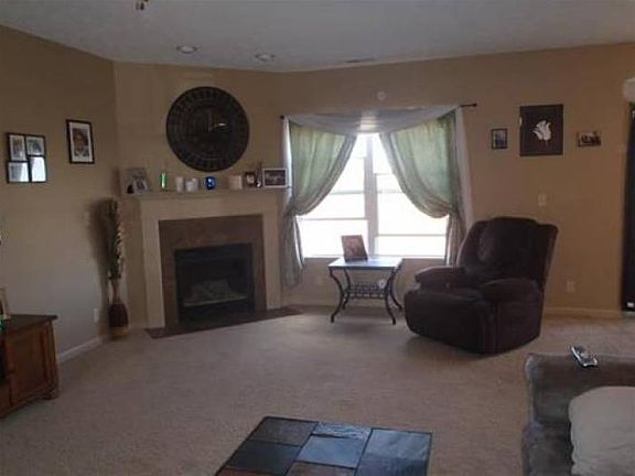 3rd image of 3819 Amethyst Ct