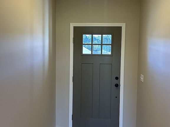 2nd image of 122 Edgewood Trl