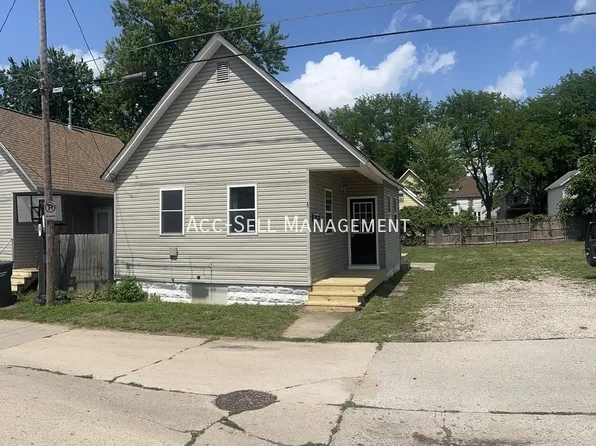 17 Mathews Ct NE, Grand Rapids, MI 49505