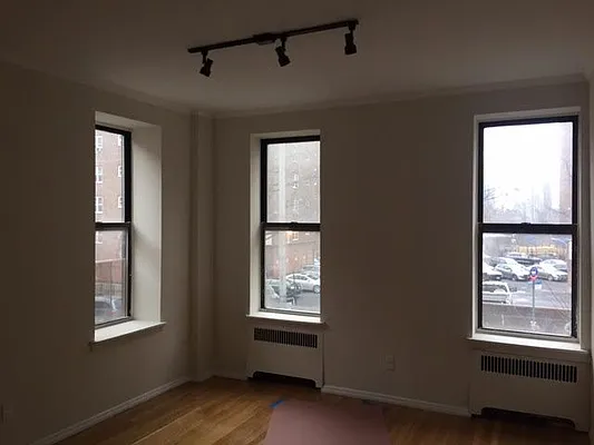 Rented by Camelot Realty Group | media 23