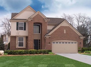 54380 Birchwood Dr, South Lyon, MI 48178