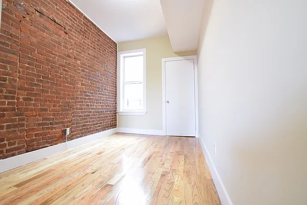 Rented by null | media 32