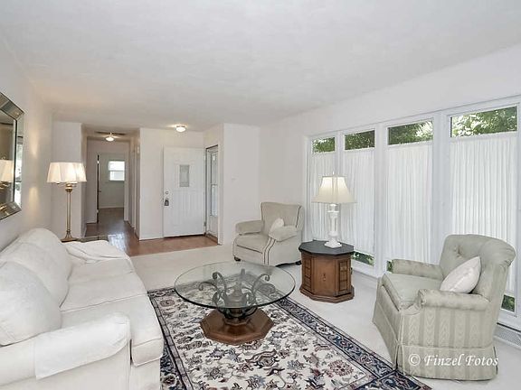 2nd image of 633 E Macarthur Dr