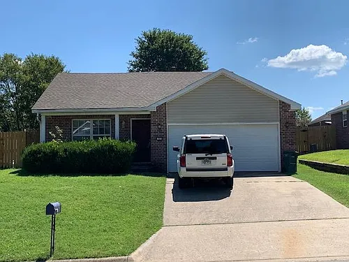 970 S Eastview Dr Photo 1