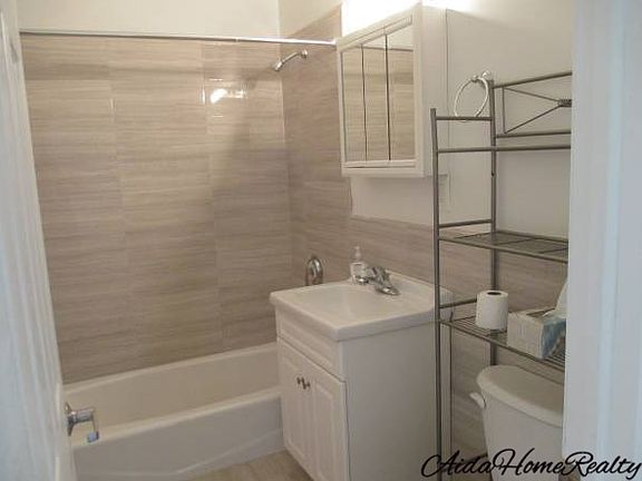 5th image of 2823 38th St
