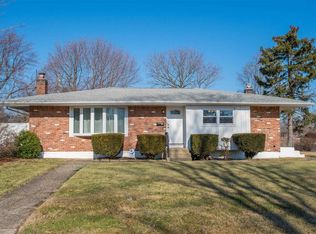 20 Applewood Rd, Saint James, NY 11780