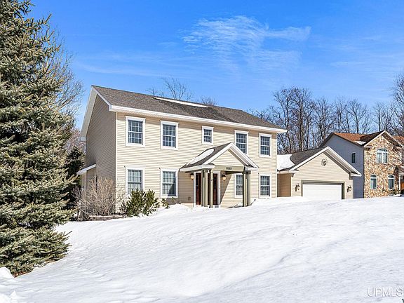 2nd image of 2831 Westview Dr