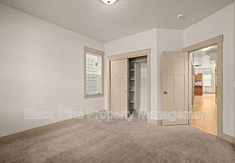 909 N 31st St — Photo 16