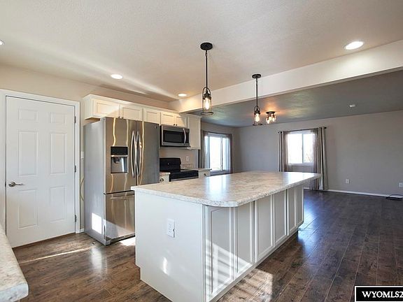 3rd image of 1143 Cactus Court