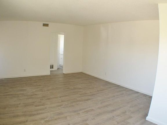 3rd image of 5928 Los Alamos St