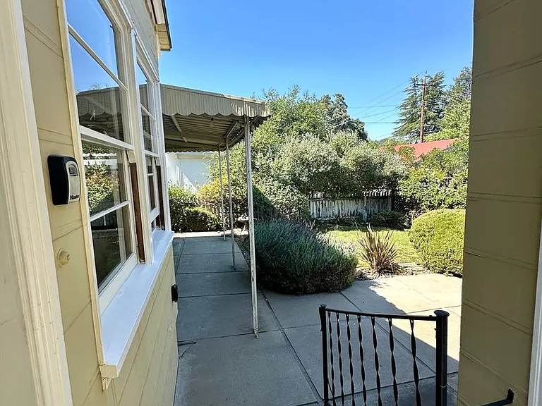 738 Vine St — Photo 18