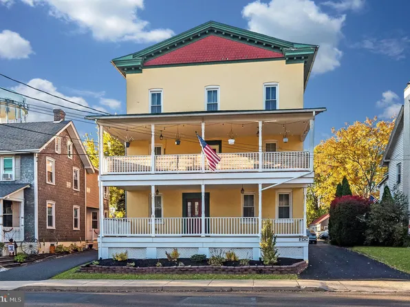 19 E Broad St Unit A-4, Trumbauersville, PA 18970