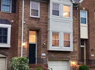8043 Merry Oaks Ct, Vienna, VA 22182