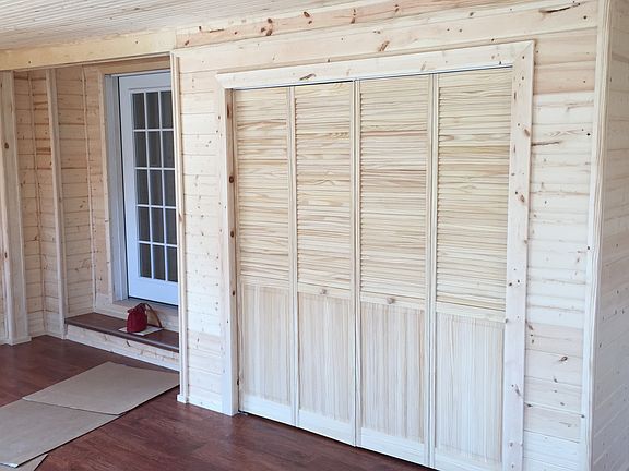 Four Season Room - Closet