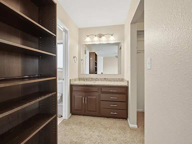 1040 S Fulton St — Photo 12