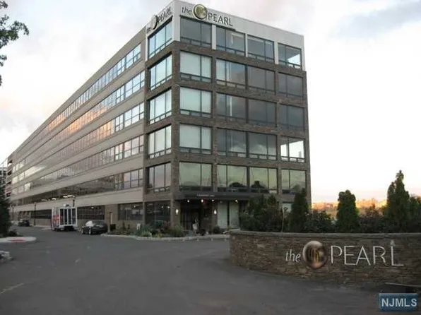 9 Somerset Ln Unit 621, Edgewater, NJ 07020