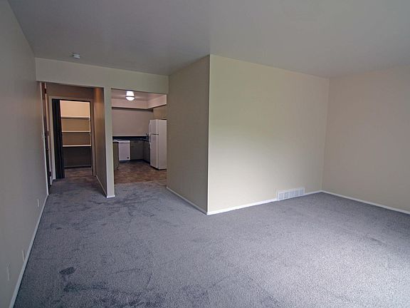 4th image of 4905 California St #12