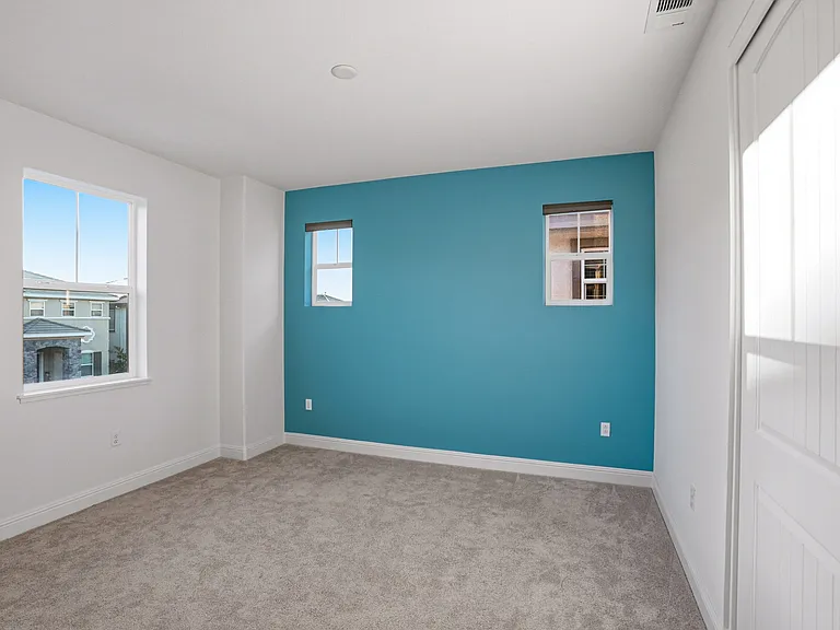 2525 Modena Dr — Photo 5