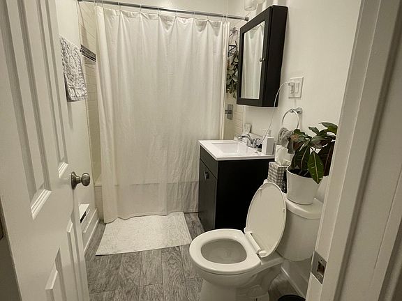 4th image of 648.5 W Roscoe St #1N-48