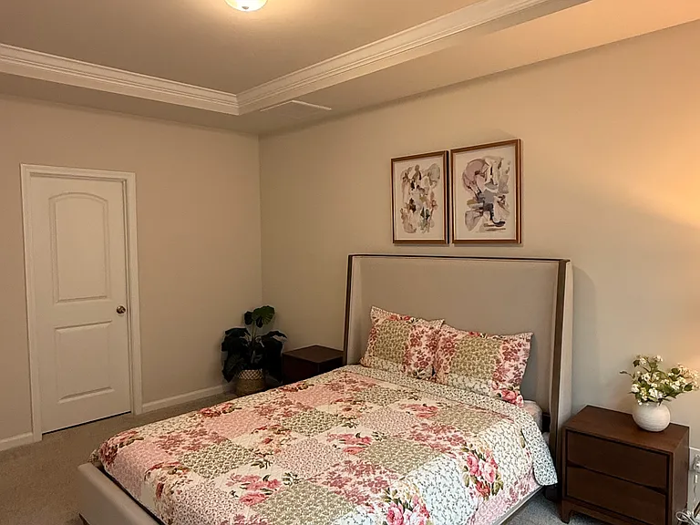 Secondary Master Bedroom (With En Suite Bathroom) - 1st Floor
