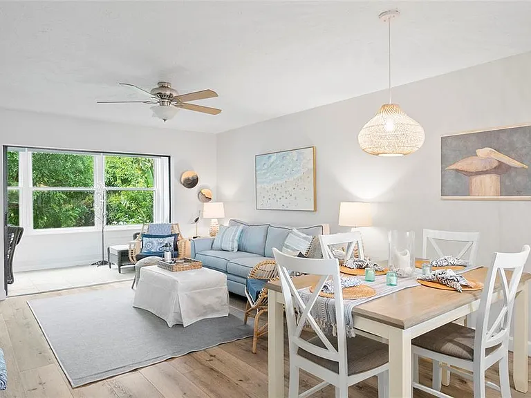 440 Palm Tree Dr — Photo 10
