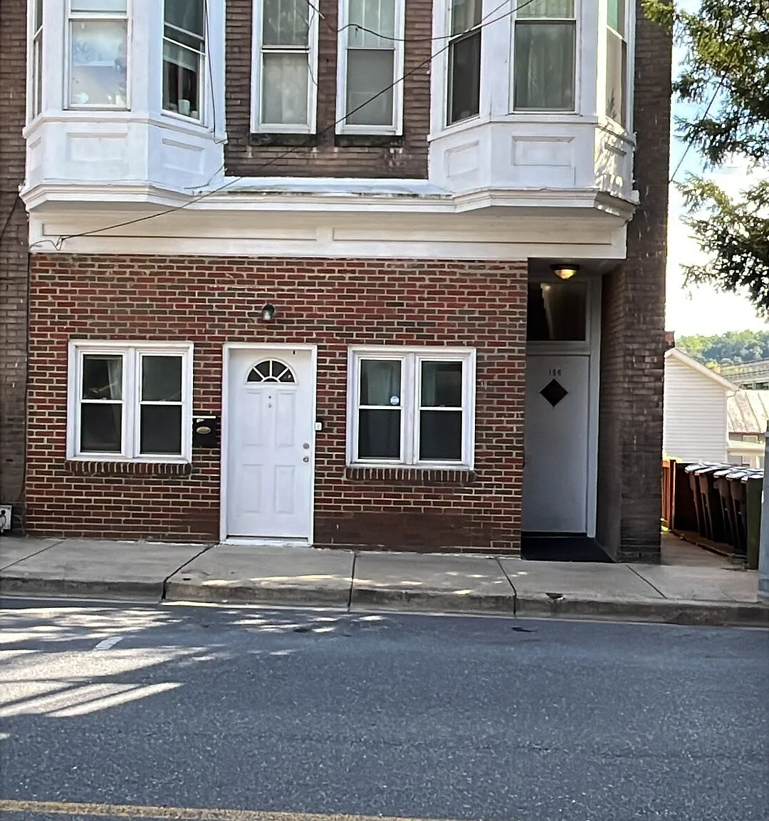 124 W Potomac St — Photo 2