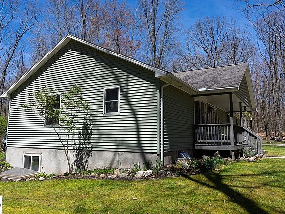 2nd image of 2795 Spruce Hill Dr