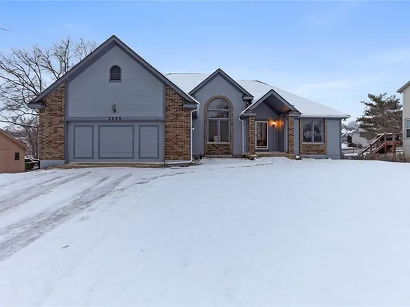 2320 NW Ashurst Dr, Lees Summit, MO 64081