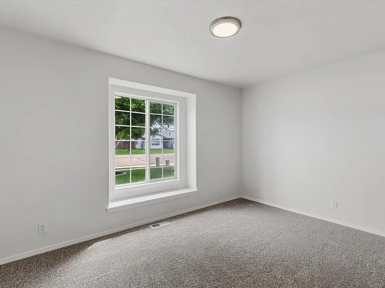 1950 E Challis Dr — Photo 11