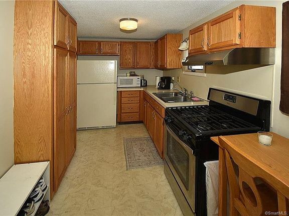 4th image of 195 E Main St #195