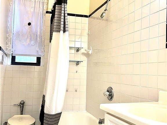 5th image of 4410 Cayuga Ave APT 4A