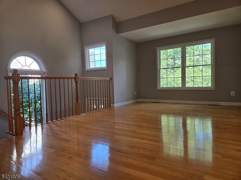 313 Winthrop Dr — Photo 4