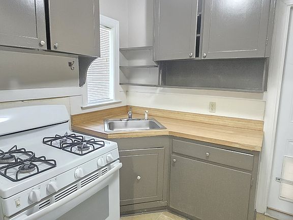 4th image of 306 S Valentine St