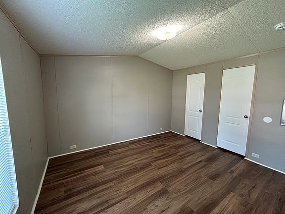5th image of 23 Riviera Courts Dr